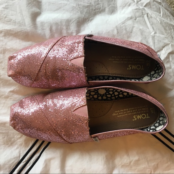 TOMS - Picture 2 of 6